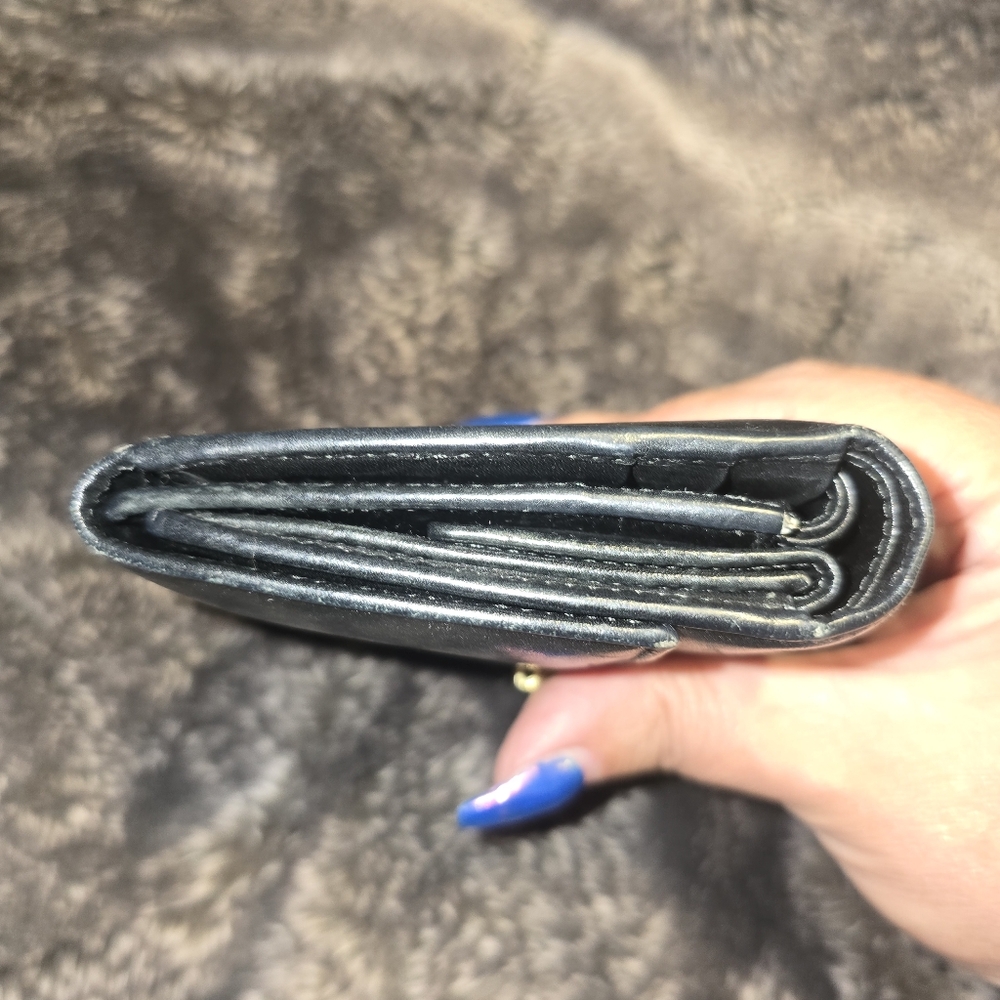 Salvatore Ferragamo Tri Fold Gancini Wallet Black - Picture 8 of 8